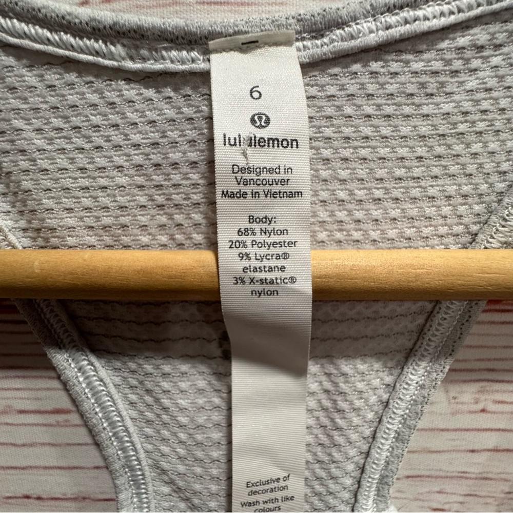 Lululemon Essential Tank Scallop Texture in Heathered White Sz 6 - Picture 6 of 10